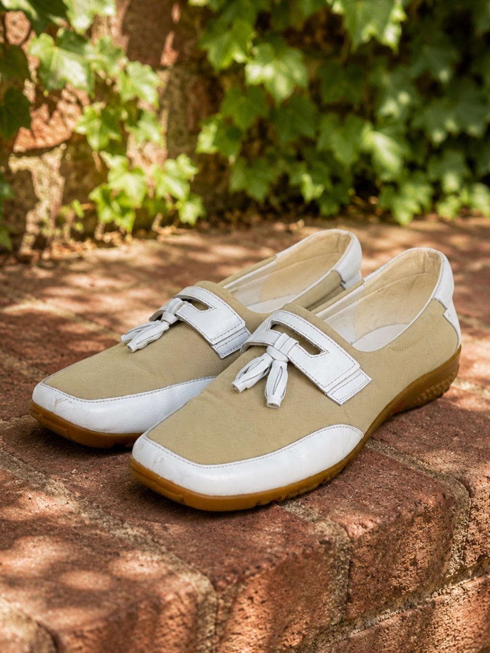 WALTER GENUIN Soft Cleat Women's Beige and White Golf Shoes, 40EU
